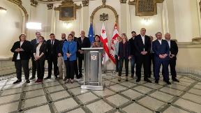 Predsednica zove na proteste